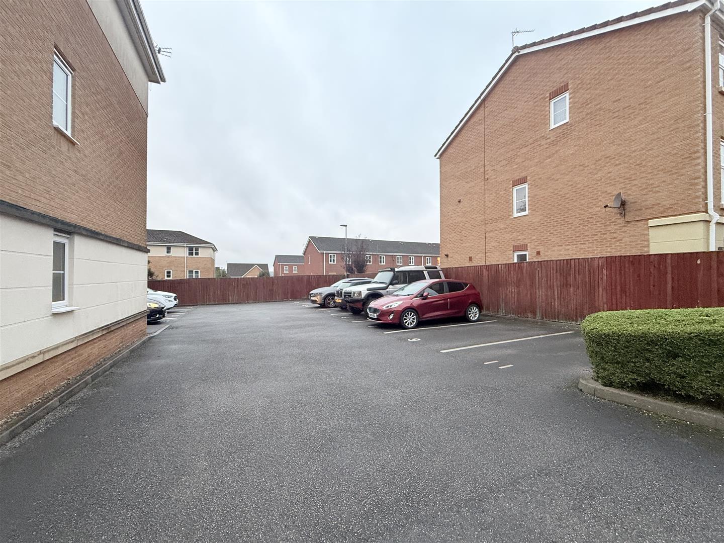 2 bed flat - ground floor in Chestnut Grove, Hyde – photo 4